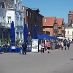 Schwimmendes Swimming Lounge Дом отдыха *