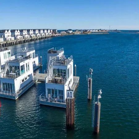 Schwimmendes Swimming Lounge Nyaraló *