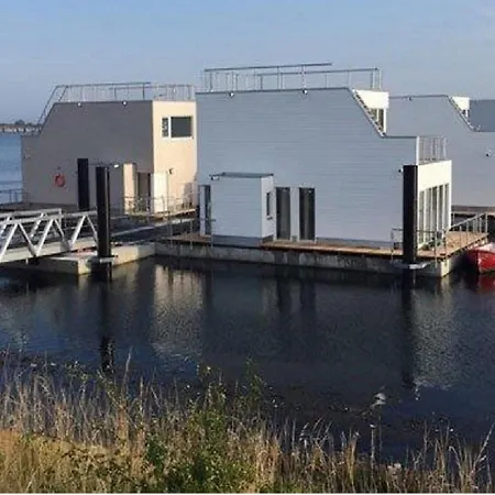 Schwimmendes Swimming Lounge Holiday home *
