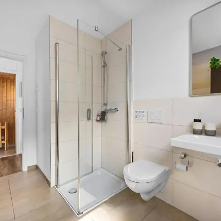 Schwimmendes Swimming Lounge Nyaraló *