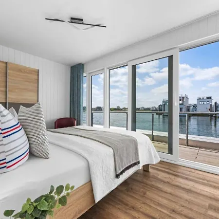 Schwimmendes Swimming Lounge *